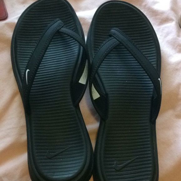 Nike Shoes - Nike flip flops